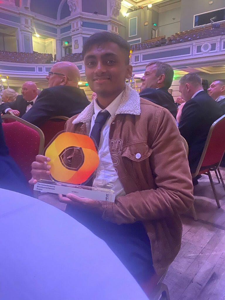 Raihan with Award